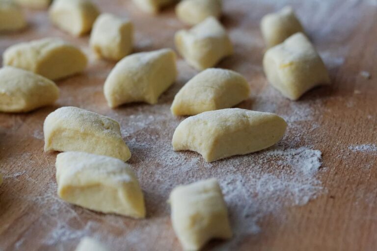 Scopri di più sull'articolo Gnocchi con Gamberi e Curry