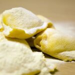 Ravioli con Crema di Peperoni e Mandorle