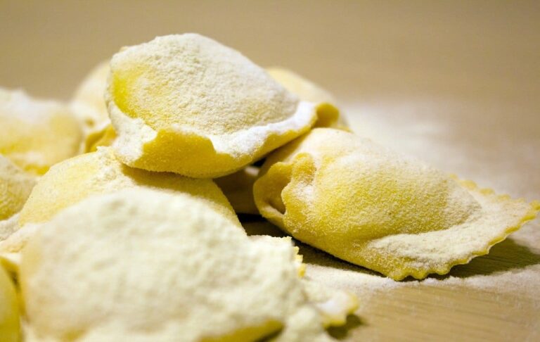 Scopri di più sull'articolo Ravioli con Crema di Peperoni e Mandorle
