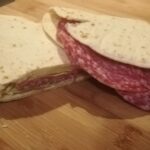 Piadina Salame Scamorza, cucino a modo mio, ricette cucina, richiami alimentari, guide cucina, ricette di natale, ricette feste, ricette pasqua, lista alimenti, ingredienti, consulenze di cucina, corsi di cucina, ricette facili e veloci, ricette light, ricette vegetariane, vegano, senza glutine, senza lattosio