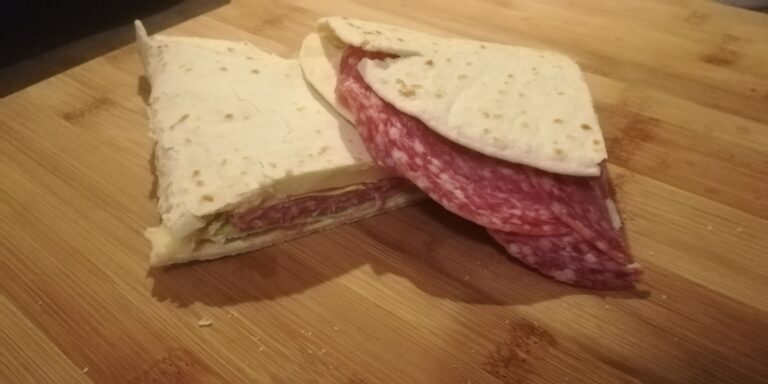 Scopri di più sull'articolo Piadina Salame e Scamorza