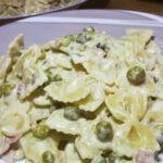 Farfalle con Prosciutto Cotto, Piselli e Panna