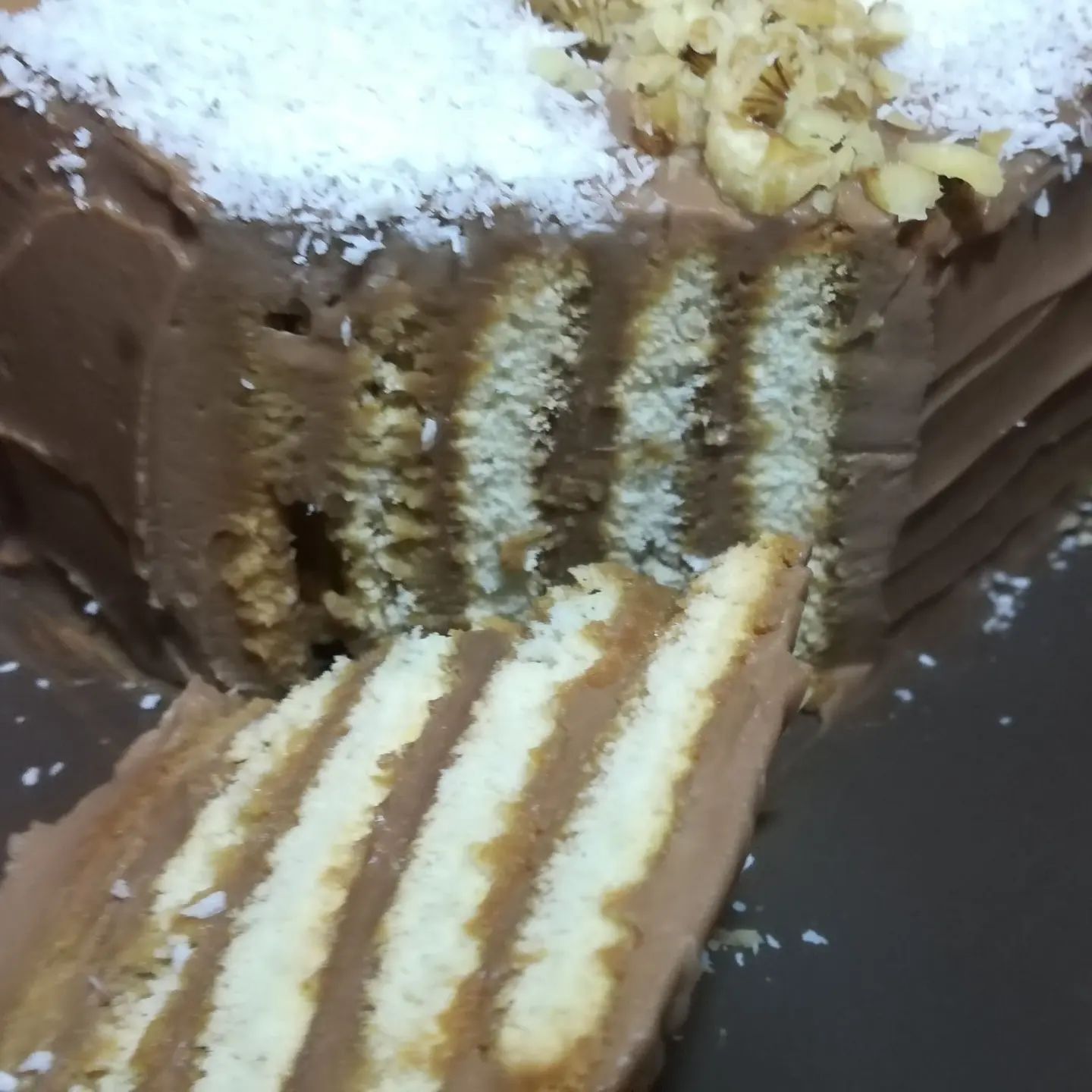 🔶Mattoncino con Nutella, Baileys e Caffè🔷
Ricetta del famoso mattoncino di Benedetta Rossi, rivisto per una versione più da adulti con l’aggiunta di baileys nel caffè.
Ricetta molto facile e veloce da preparare, ottima per un dolce all’ultimo minuto, ovviamente per i più piccoli puoi fare solo con caffè o con l’aggiunta di latte...
https://www.cucinoamodomio.it/mattoncino-con-nutella-baileys-e-caffe/
Scopri tante curiosità e ricette sul sito
🌐 CUCINOAMODOMIO.IT
〰️ 〰️ 〰️ 〰️ 〰️ 〰️ 〰️ 〰️ 〰️ 〰️ 〰️ 〰️
❤️ 𝗠𝗲𝘁𝘁𝗶 𝗠𝗶 𝗣𝗶𝗮𝗰𝗲
👉 𝗦𝗲𝗴𝘂𝗶 @Cucinoamodomio.it
👫 𝗧𝗮𝗴𝗴𝗮 𝗮𝗺𝗶𝗰𝗶 𝗲 𝗰𝗼𝗻𝗱𝗶𝘃𝗶𝗱𝗶 𝗶𝗹 𝗣𝗼𝘀𝘁
📌 𝗦𝗮𝗹𝘃𝗮 𝗶𝗹 𝗣𝗼𝘀𝘁
❓ 𝗟𝗼 𝘀𝗮𝗽𝗲𝘃𝗶 𝗼 𝘃𝘂𝗼𝗶 𝗱𝗶𝗿𝗲 𝗹𝗮 𝘁𝘂𝗮? 𝗖𝗼𝗺𝗺𝗲𝗻𝘁𝗮!!!
〰️ 〰️ 〰️ 〰️ 〰️ 〰️ 〰️ 〰️ 〰️ 〰️ 〰️ 〰️
#cucinoamodomio #ricettadelgiorno #photooftheday #foodoftheday #instagood #delicious #eat #Baileys #Biscotti #Caffè #Cocco #CucinoamodoMIOit #DessertFacili #DessertVeloci #Mascarpone #Nocciole #Nutella #TorteFacili #TorteVeloci #Vegetariano