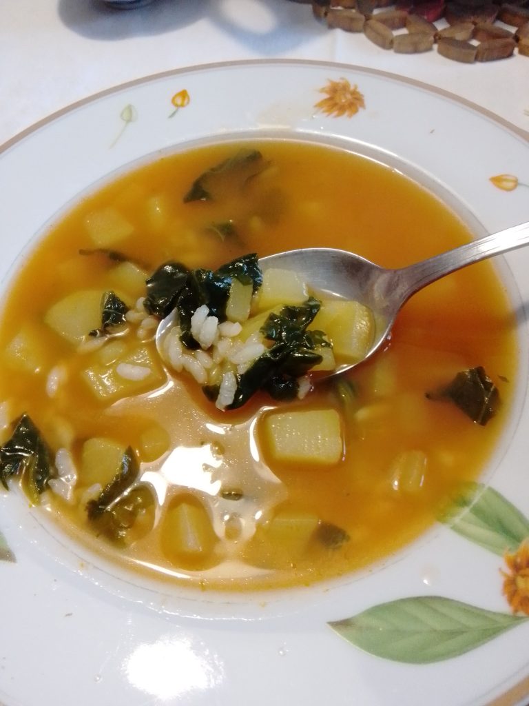 Scopri di più sull'articolo Zuppa di Patate, Riso e Spinaci